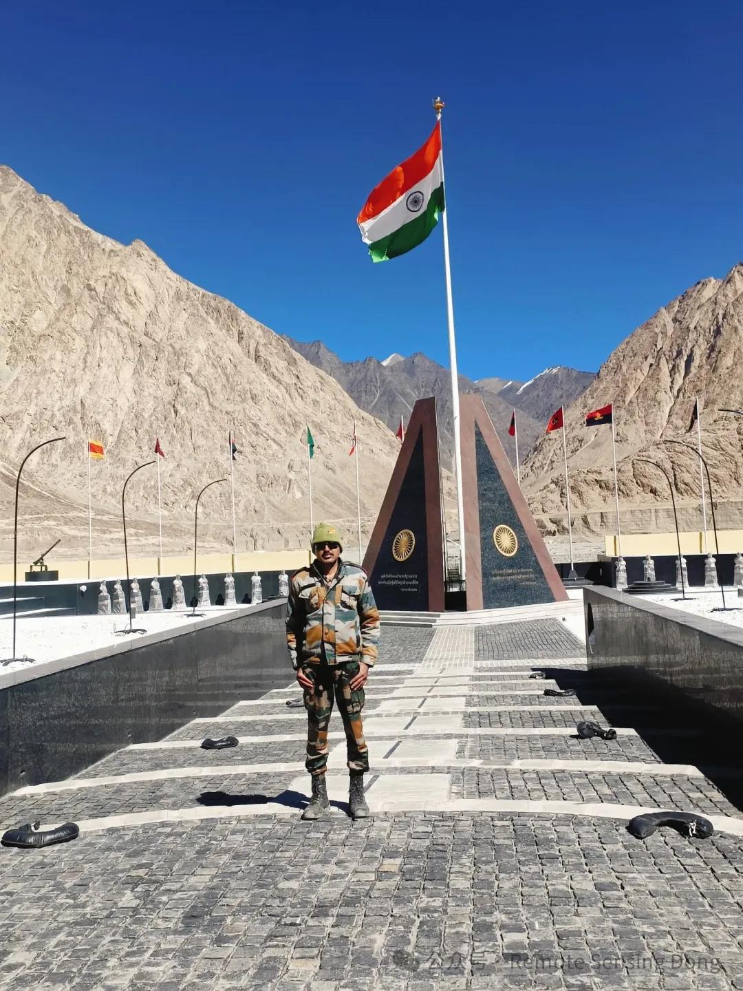 印度修筑的所谓的加勒万冲突阵亡将士纪念

有个中国旅行博主摩托车自驾去过这儿，看