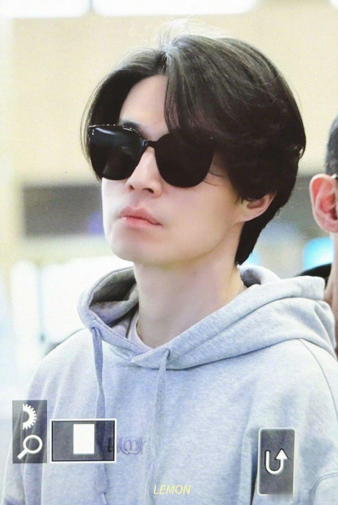 李栋旭44岁状态李栋旭真是他韩少数没有馒化的男艺人，多拍戏吧哥！ ​​​