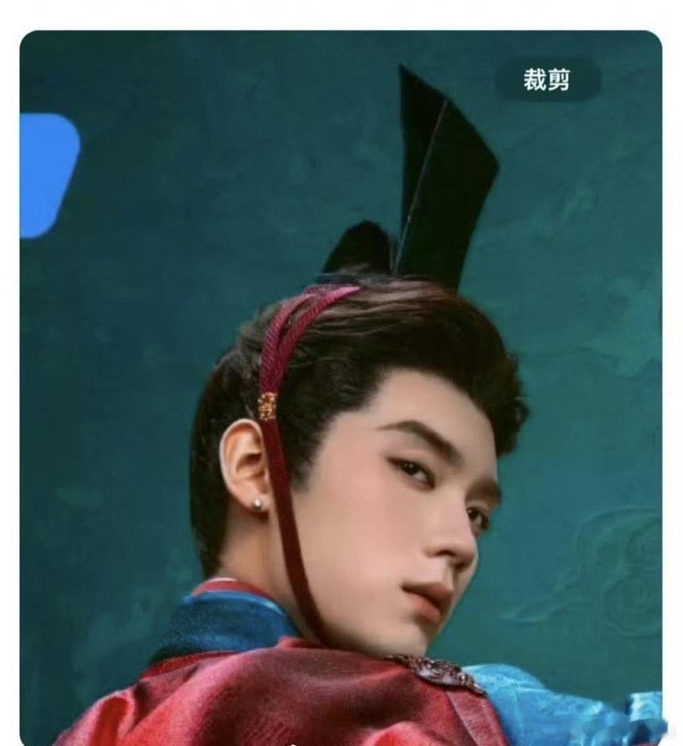 《翘楚》这些男演员我一眼以为是劣质短剧，竟然还有带耳钉的[裂开][裂开][裂开]