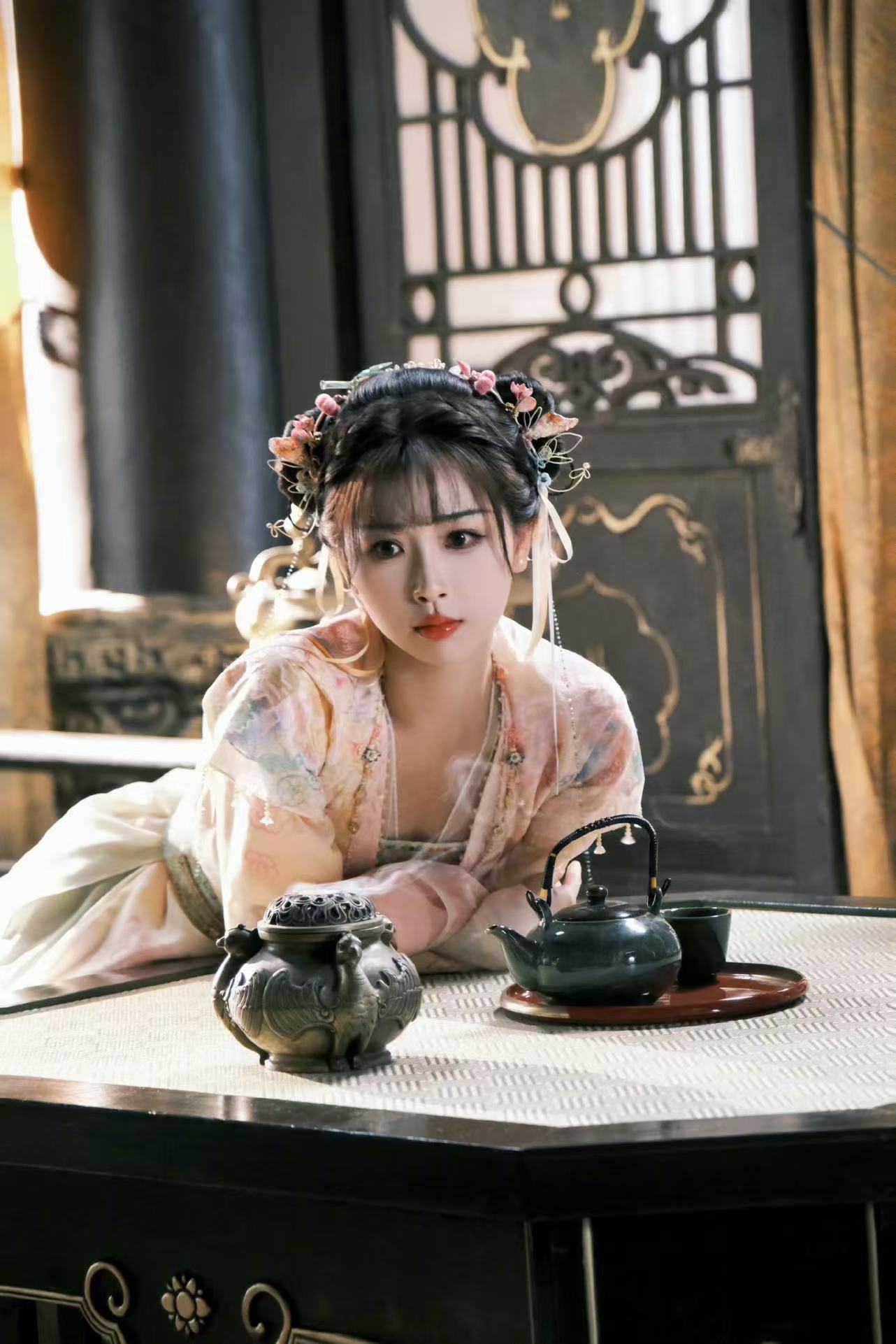 虞书欣我容易我容易 看虞书欣和林大厨这段，我笑到停不下来。林大厨体谅演员辛苦，虞