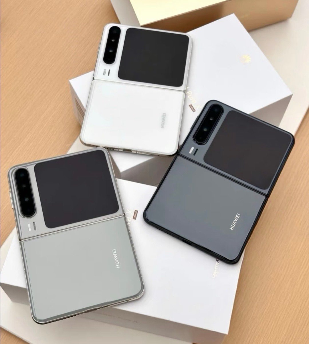 为何多家厂商布局阔折叠 其实就我看来，阔折叠同时有着大屏和小屏的双重优势。当它叠