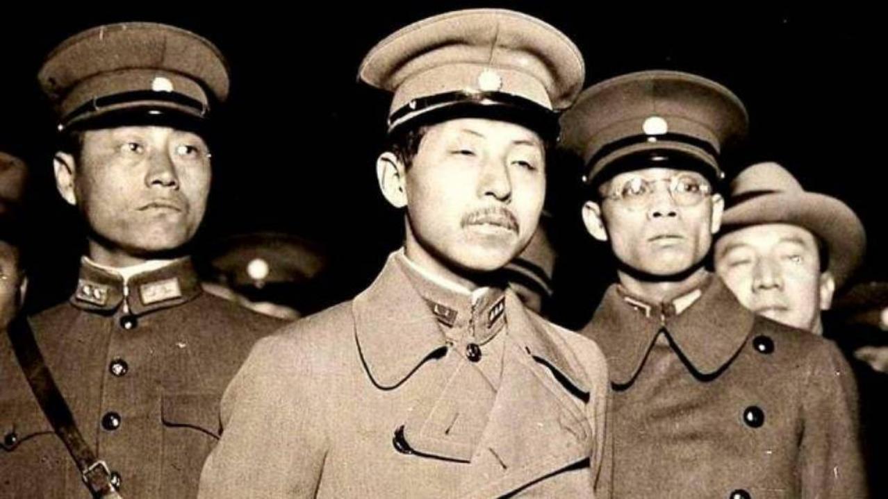 晚年的张学良回忆了当初杀死杨宇霆的经过，话里话外都在试图逃避责任。他反复强调，杀