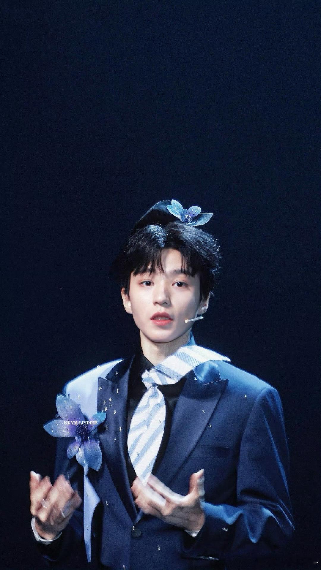 王俊凯话剧唱跳舞台王俊凯话剧舞台上唱跳 王俊凯爆炸头王俊凯这场话剧表演太惊艳了！