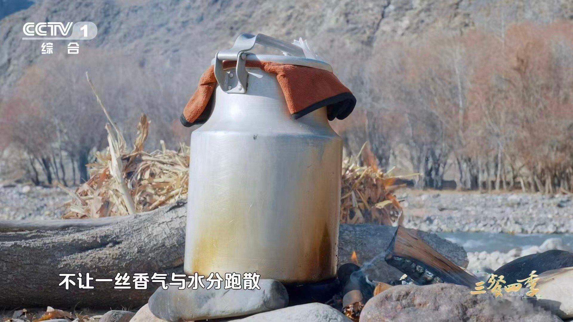 新疆石头成了做羊肉神器三餐四季滚烫鹅卵石+鲜嫩羊肉，碰撞出超绝美味！密封焖煮不流