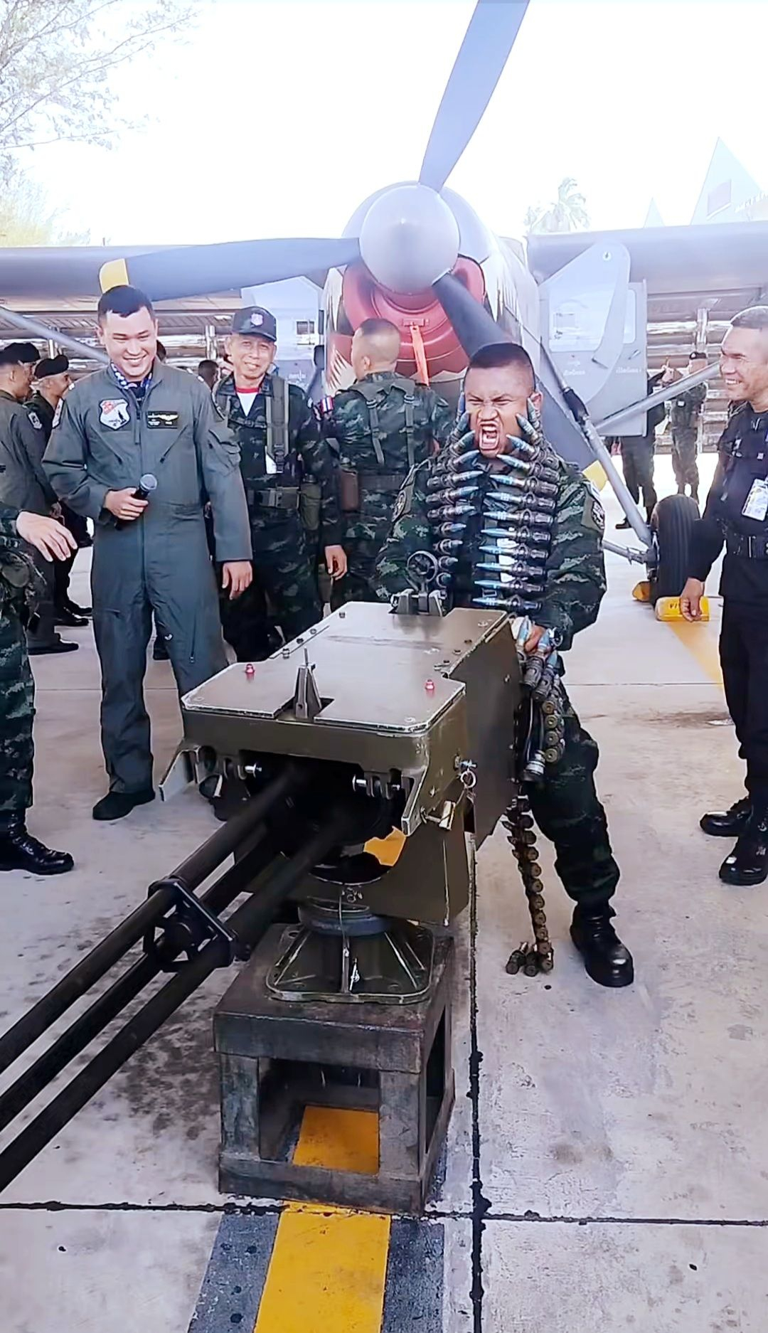 泰国空军的AU-23A （又称和平制造者）飞机配备的三管20毫米M197转管航炮