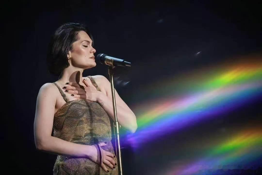 那英说结石姐嗓子眼有大炮那英说jessiej嗓子眼里有大炮歌手直播不愧是实力唱将
