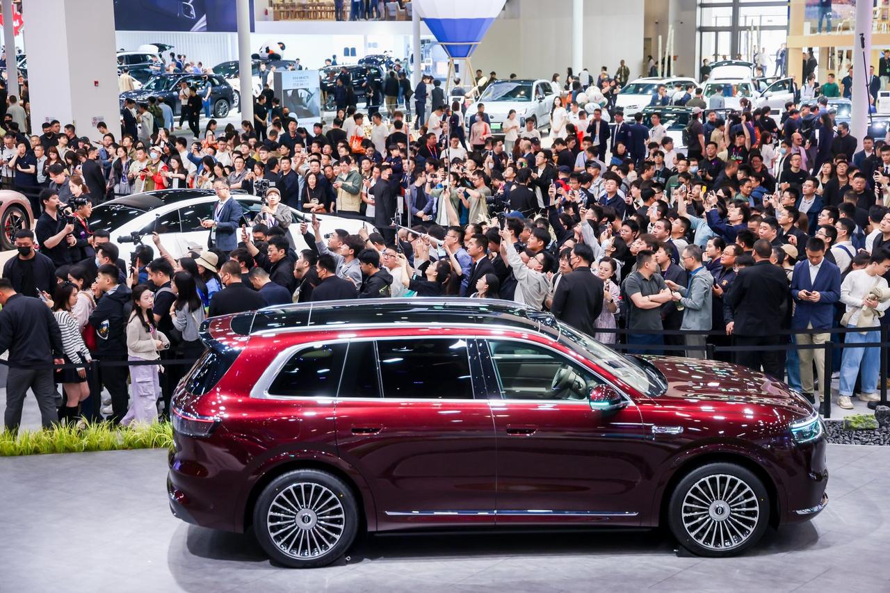 可进化的智能体验，鸿蒙智行重新定义汽车生命周期
传统汽车交付常是体验终点，而鸿蒙