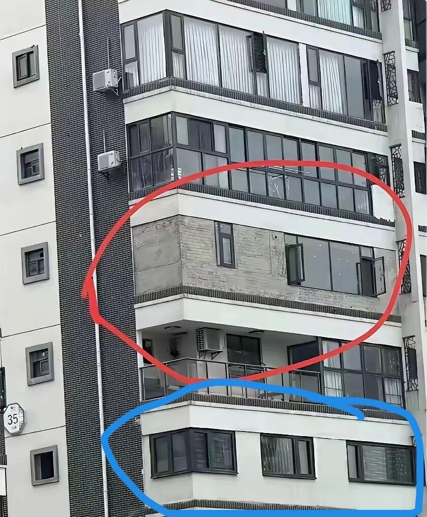 用砖头水泥封阳台？开眼了
都嫌家里暗，都想要大阳台。
这个楼房做到了，直接给业主