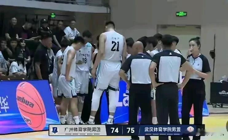刘传兴与杜润旺联手都能输掉比赛。日前，他们两代表广州体院男篮以74-75惜败武汉