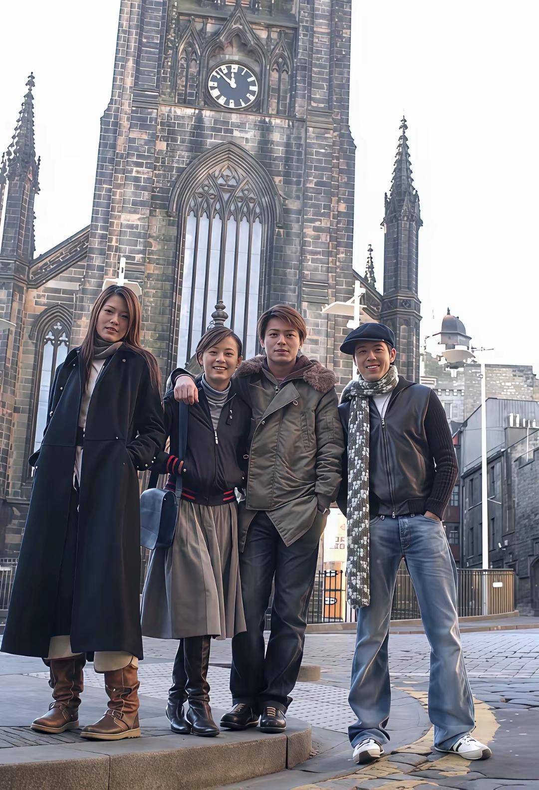 孙俪、霍建华等演员在爱丁堡的合影，你还能认出来他们吗？那时的他们真是年轻，就好像