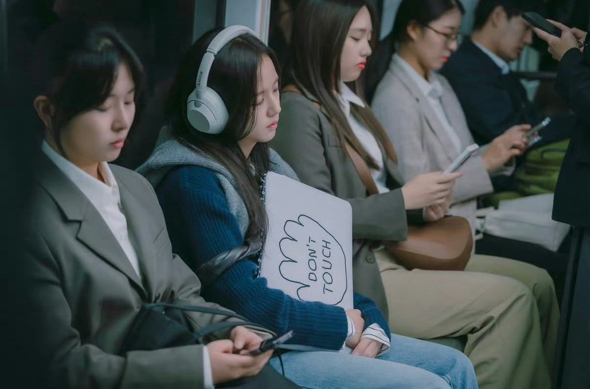 金智秀Jisoo新剧《月刊男友》剧照🩵图1就是我命中注定的姐姐 