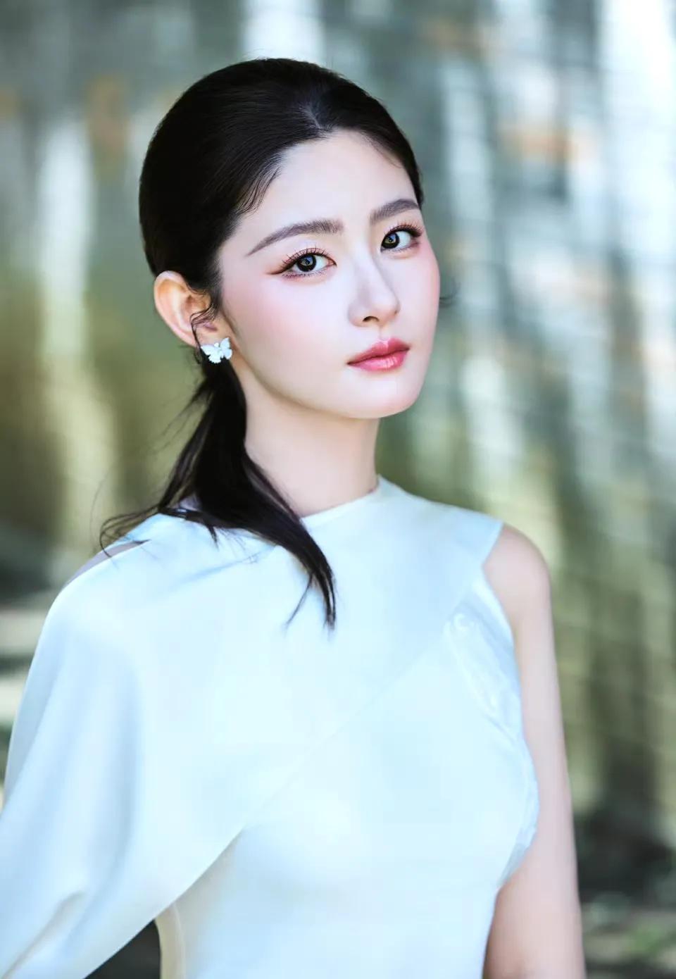 赵晴美图分享，优雅美丽，明媚迷人周晴 刘𧂯晴 杨晴 唐晴 赵晴汉服赛道 吴晴照