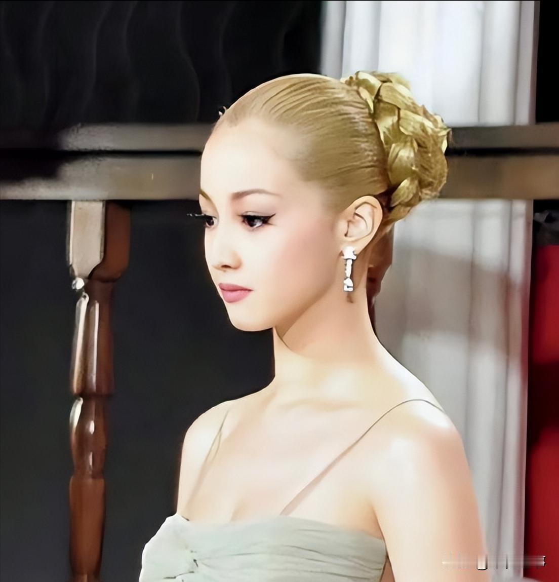 “亚洲第一美人”泽尻英龙华的婚前协议很硬核：每月夫妻生活超5次，男方按50万一次