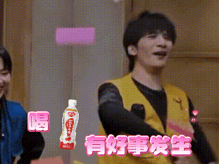 曝大张伟有好事发生  笑4️⃣又是被大张伟的谐音梗支配的一天！🤣 喝花生牛奶，