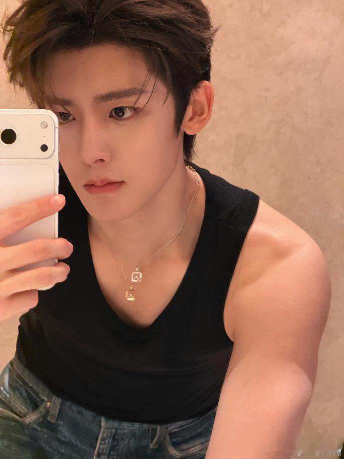 侯明昊 歌手 2026 终于等到以歌手身份认真开唱，干净声线 + 稳定唱功，坐等
