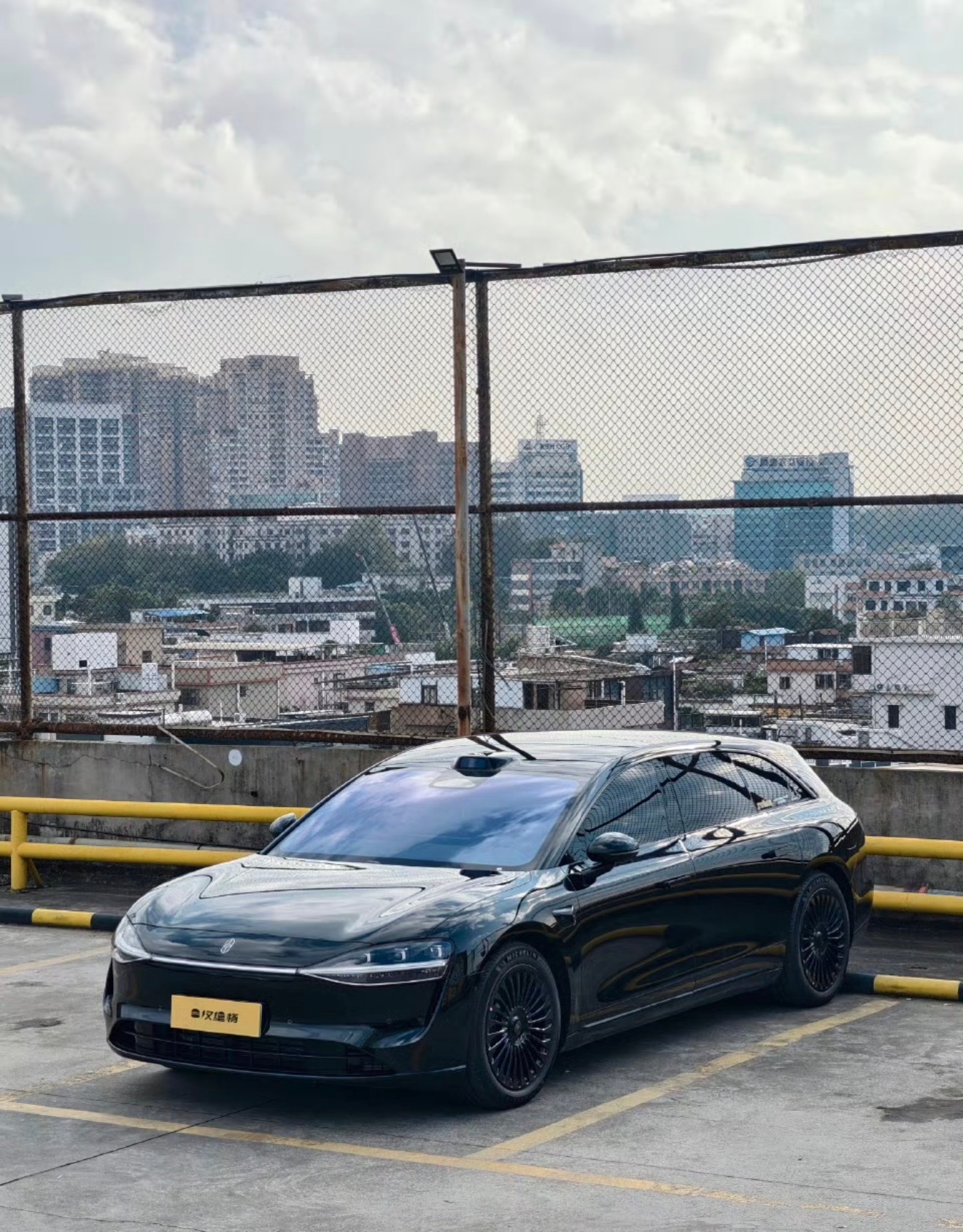 2025年照亮我的那束光11月初的时候，汉堡正式加入鸿蒙智行大家庭，也买了自己人