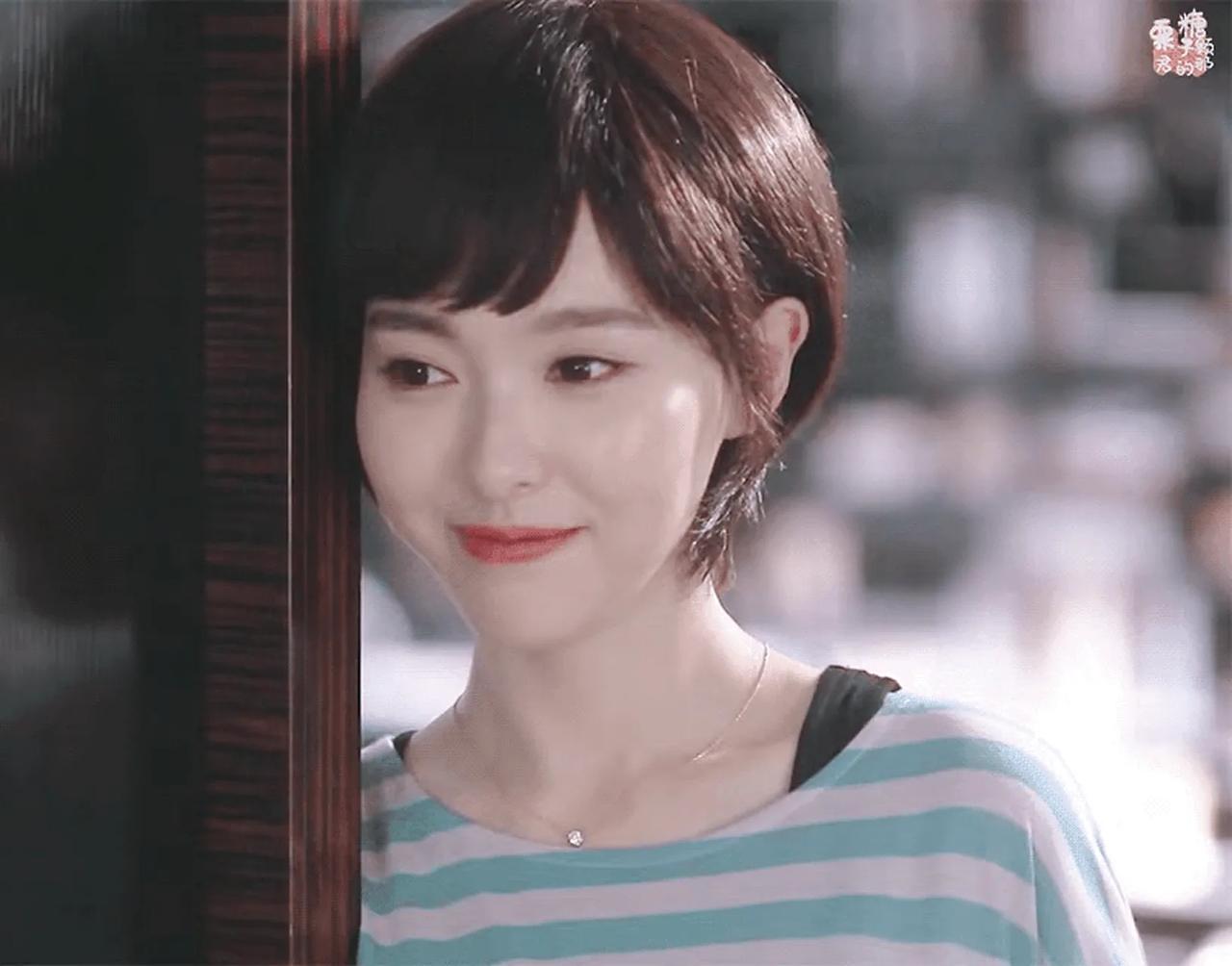 顾漫是懂爱情的，爱需要面包，需要同步心灵，最重要的是同频前进。
不要再说你不爱我