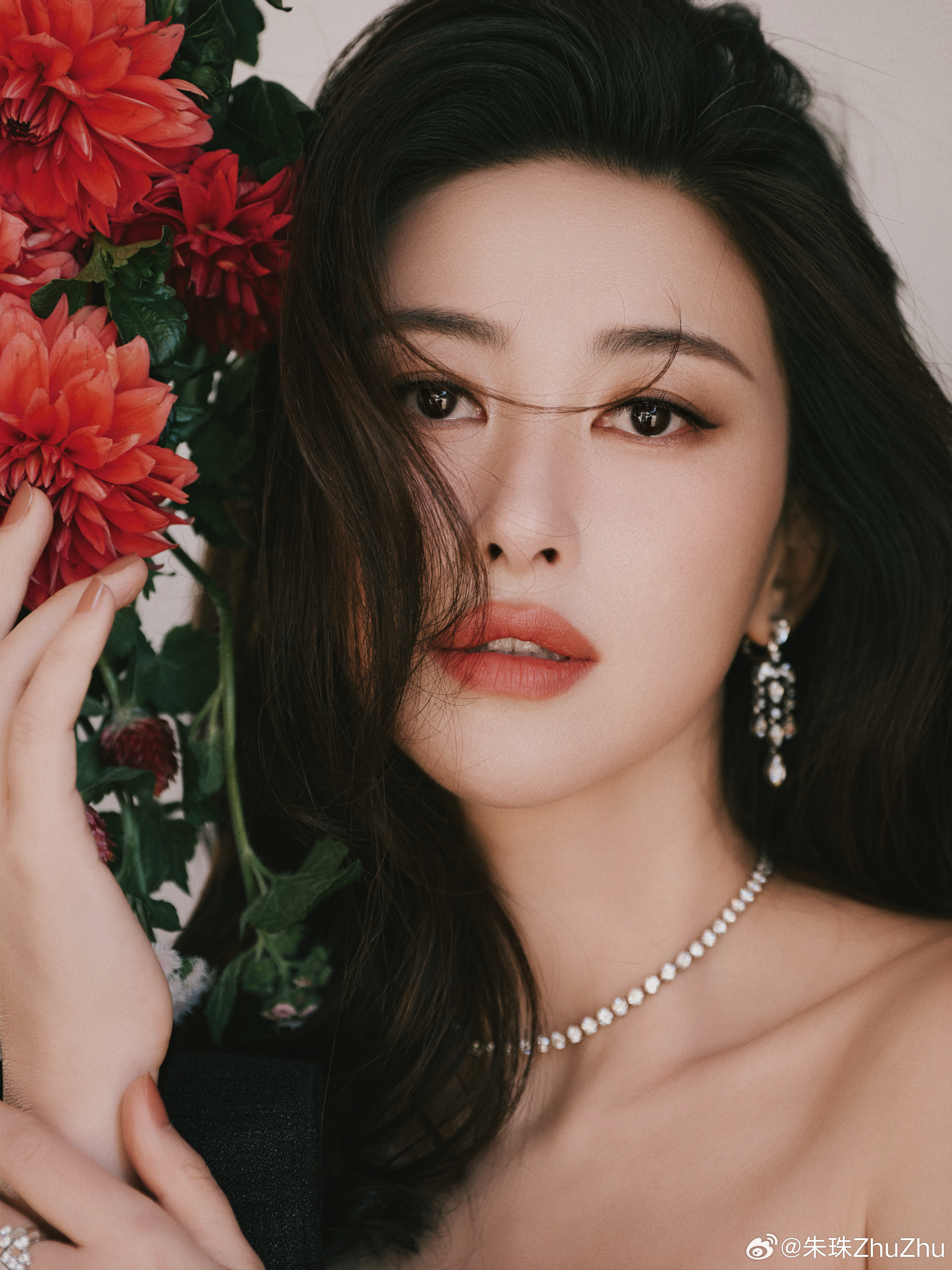风情万种 朱珠朱珠VOGUE黑玫瑰朱珠 风情万种具像化 ​​​
