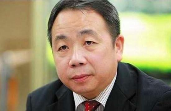 石平敢窜台，不是因为他不怕制裁，而是他赌中国的制裁“只停在嘴上”。

这个人胆子