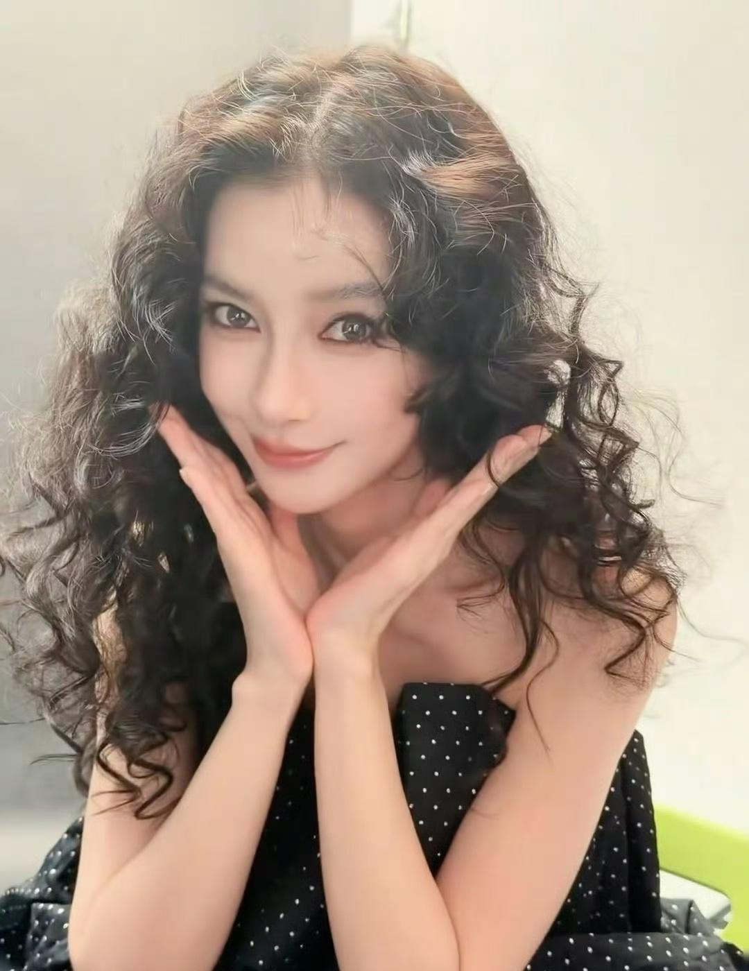 此女美商极高 ​​​