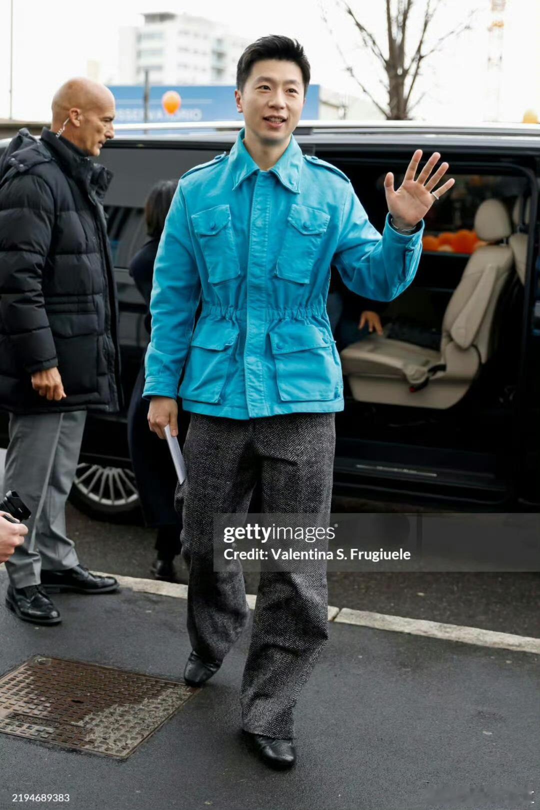 马龙G社生图好能打  马龙亮相米兰时装周  米兰时装周上，马龙的蓝色穿搭让人眼前