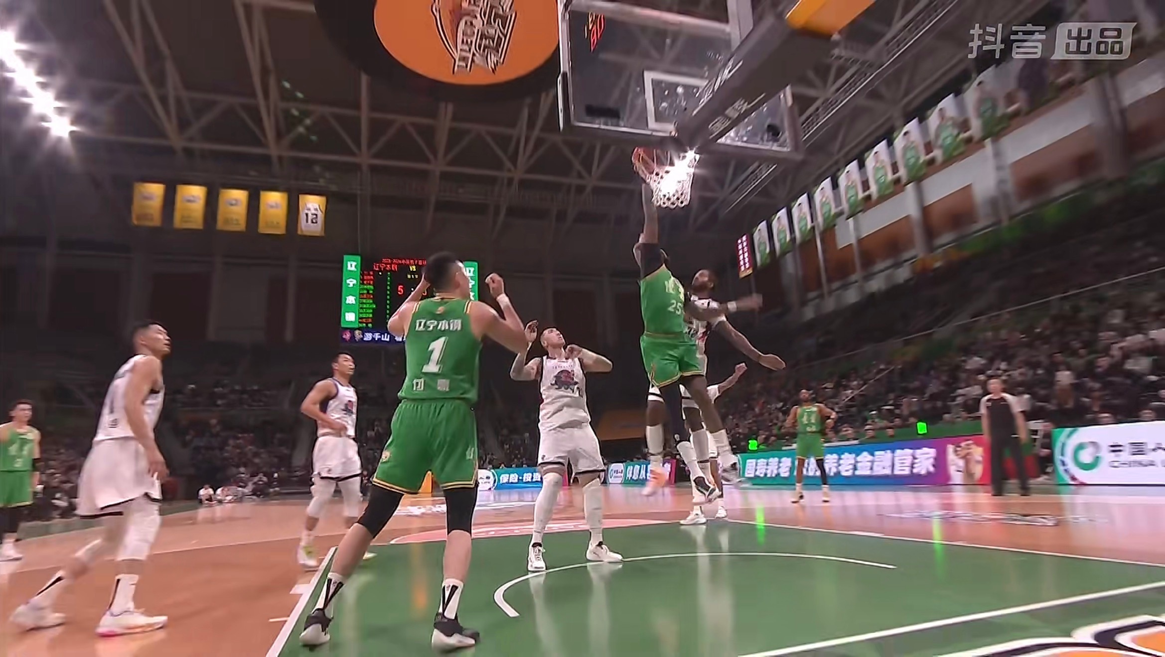 跟克里斯的对位有点激活了莫兰德的意思？辽宁男篮vs山东男篮