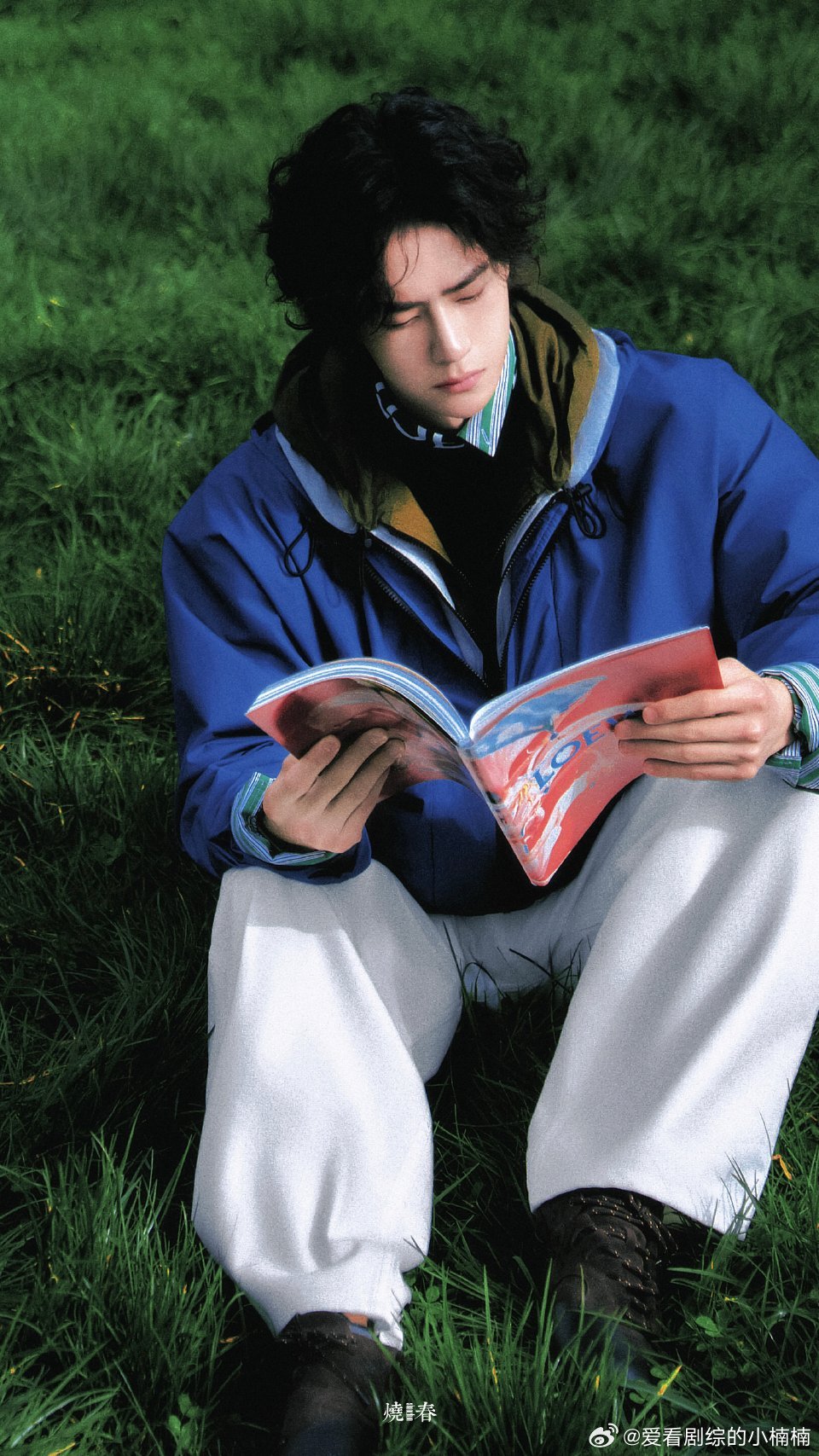 顶流待遇拉满！王一博Lacoste造型惊艳全场，自带高级感滤镜，随便一站都是潮流