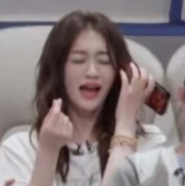 怎么办啊，姐姐真的又好笑又心酸哈哈哈哈哈哈哈哈哈哈哈你们都笑冉 实则冉偷偷努力