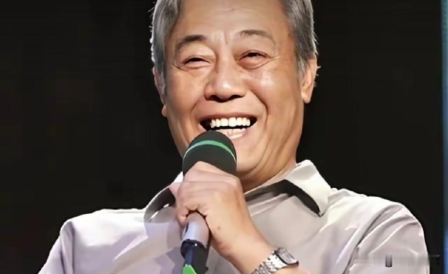 老戏骨冯恩鹤和妻子季颖携手走过48年婚姻，儿子定居国外，从事科研。
 
妻子季颖