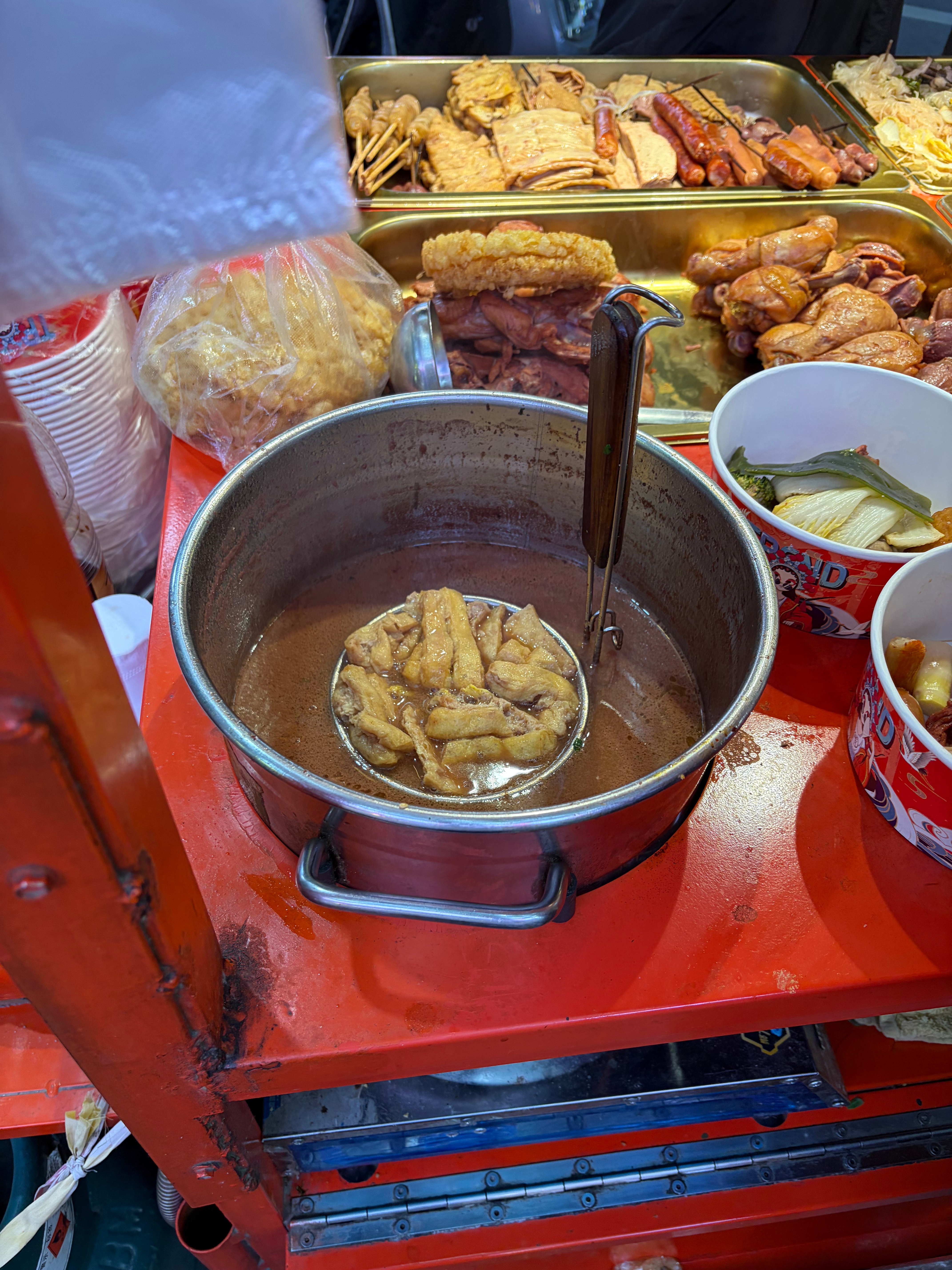 今天的晚饭失算了，以为是清淡的减肥餐，看到汤底就后悔了，太油了，味道没的说很好吃
