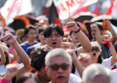 彻底乱了！菲律宾终于被美国害惨了！马科斯没想到跟随美国后果这么严重！

中国驻菲