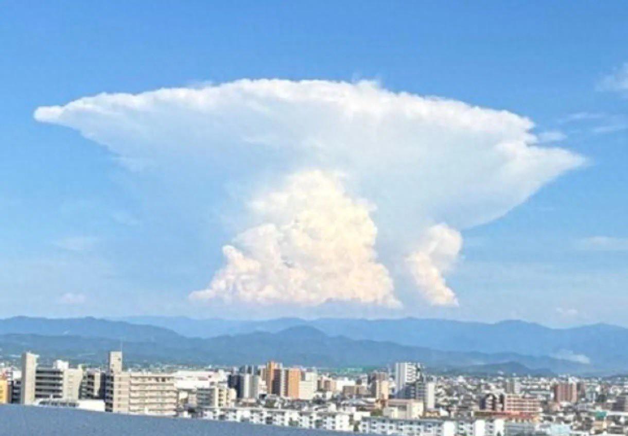 熊本7.1级地震后惊现“蘑菇云”，天空异象到底藏着什么秘密？
7月28日下午，日