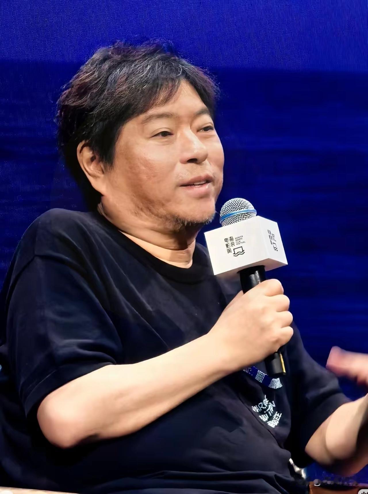 这哥们最近又露面了，已经沉寂了好长一段时间，为什么还会有人把他请出来呢？看来有些