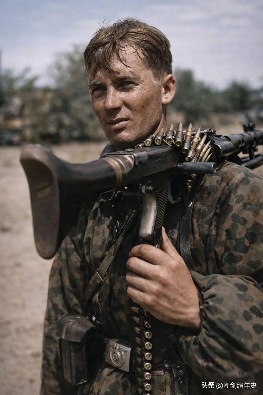 武装党卫军MG34机枪手。

德国机枪手 历史 历史老照片 二战 二战老照片 二