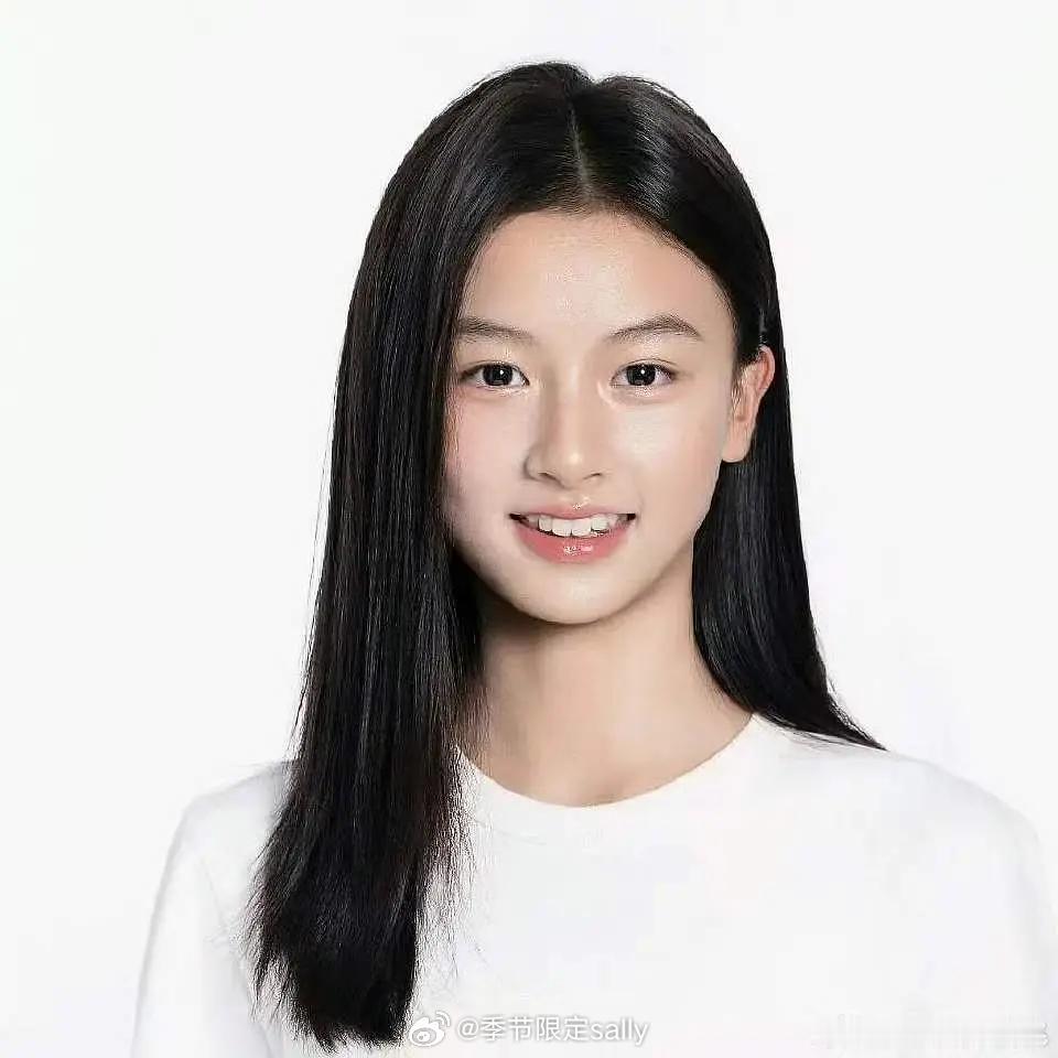 之前那个素人小女孩七七签公司了没签yz 