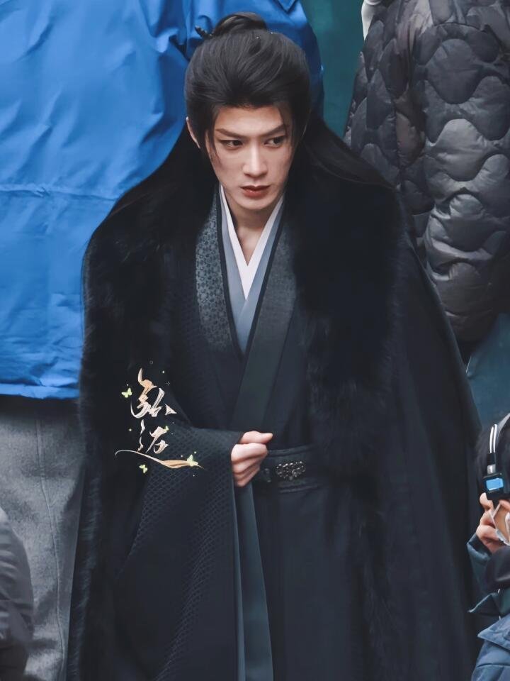 檀健次何不同舟渡谢却山路透檀健次谢却山上班路透 檀健次《何不同舟渡》谢却山路透?