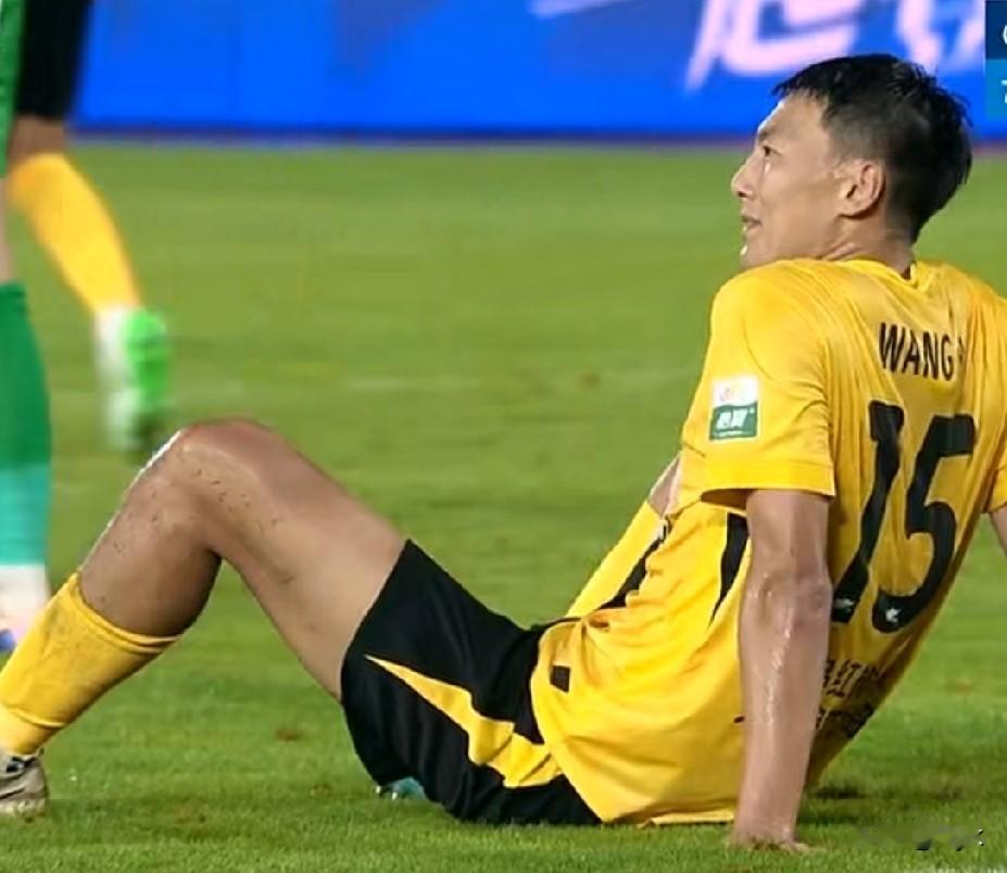 哭笑不得！互送大礼！成都蓉城1-1青岛西海岸连续三场平局！
 
今晚19点开球的