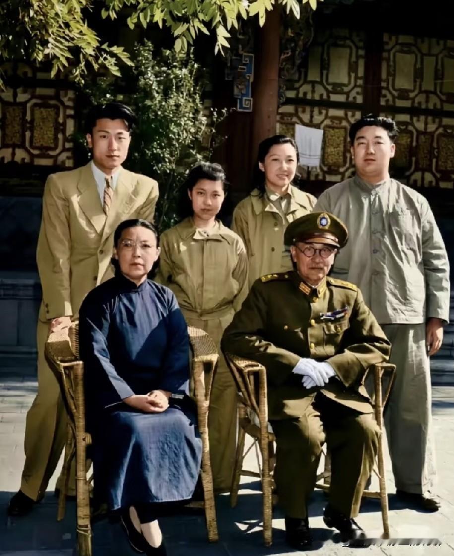 1947年战局日渐不利，阎锡山此时召集全家拍摄合影，心中有着怎样的考量？