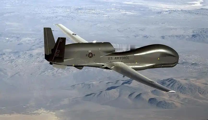 9月15日12时58分，隶属于日本空自三泽基地第601飞行队的一架RQ-4B“全