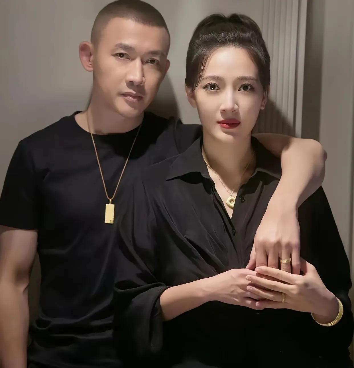 聂远这段时间真忙，疼完了女儿疼老婆。他先是跟女儿一起进了《暗夜与黎明》剧组，父女
