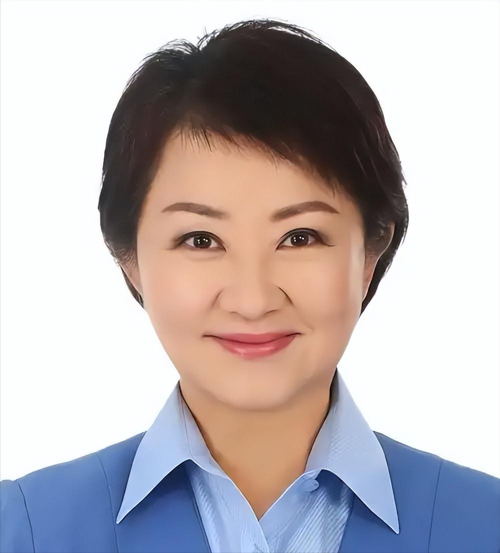 就在刚刚，

台中市长卢秀燕发布声明，

3月26日，卢秀燕窜美回台的11天，在