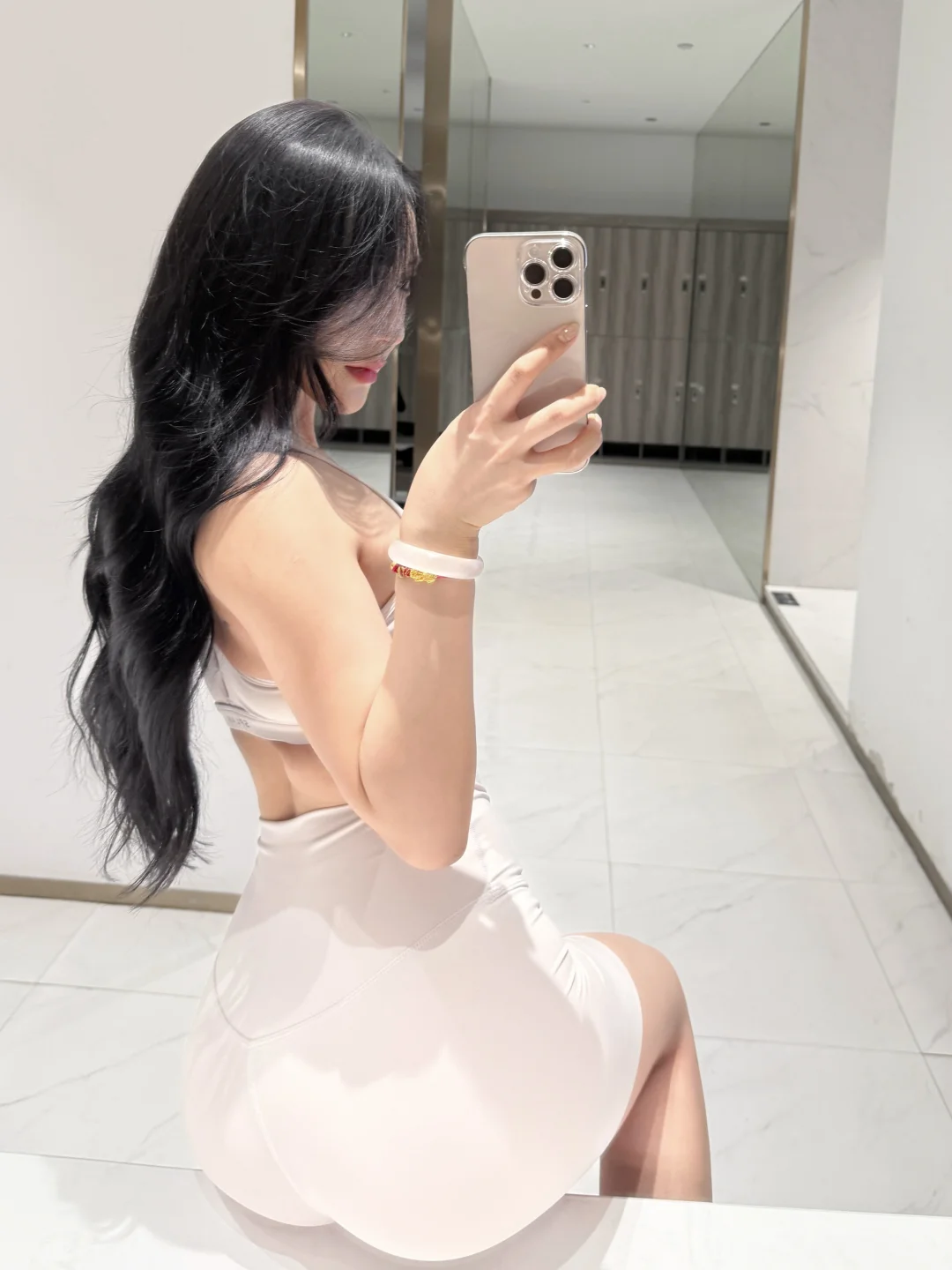 一身白还是挺好看的啦