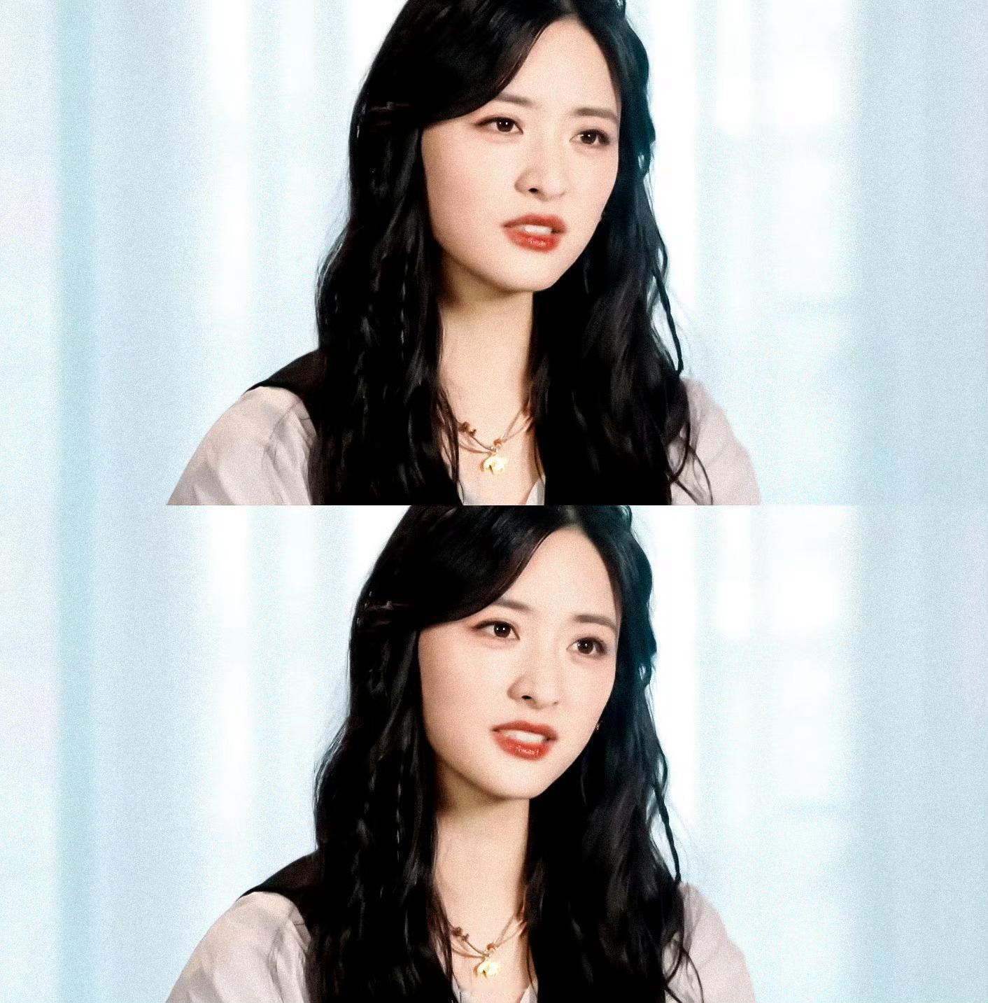 秦岚开团沈月秒跟王鹤棣一登场直接被反向面试，大姐大秦岚率先开问，点名沈月当专属传