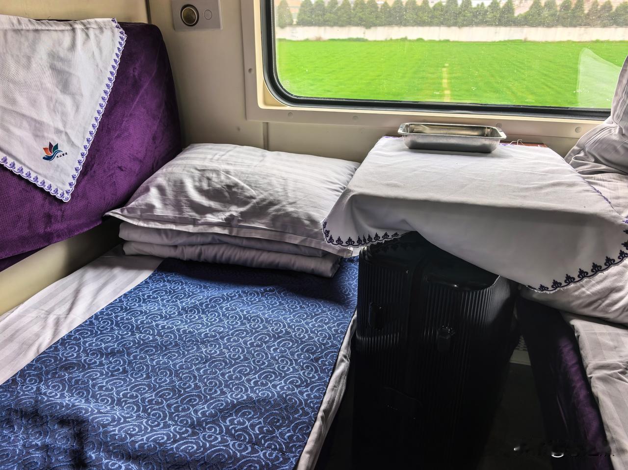 要不是亲眼所见，真不敢相信，火车软卧的被套枕套，中途上下车换人后，旅客不提出是不