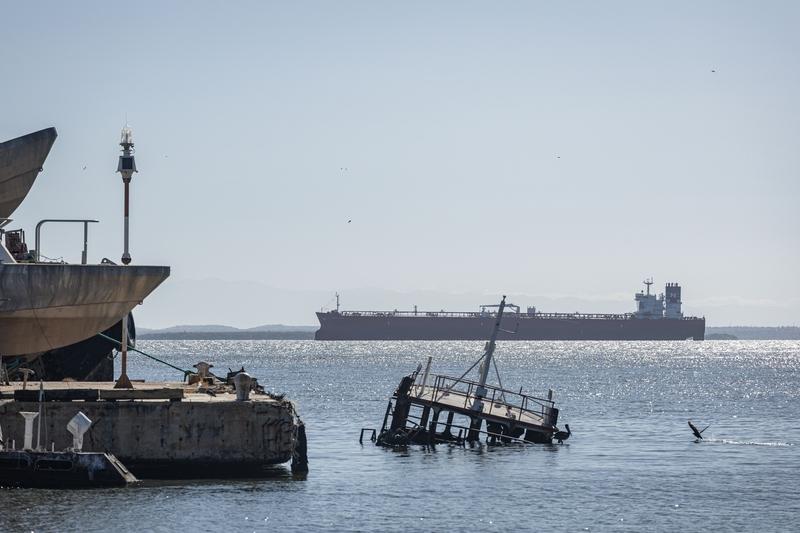 1月22日，一名美国官员公开表态：允许中国继续购买委内瑞拉石油，但必须支付"公平