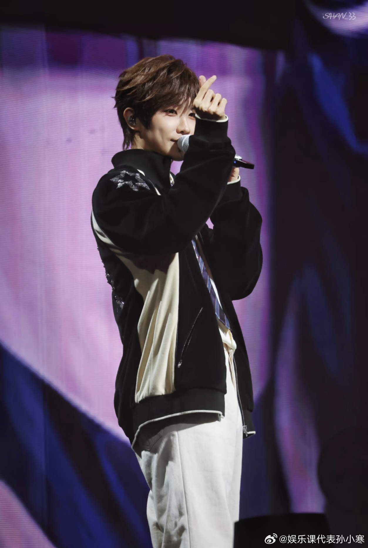 徐良全民现象级别演唱会徐良演唱会超百万人想看谁再说徐良是冷门歌手我跟谁急！百万人