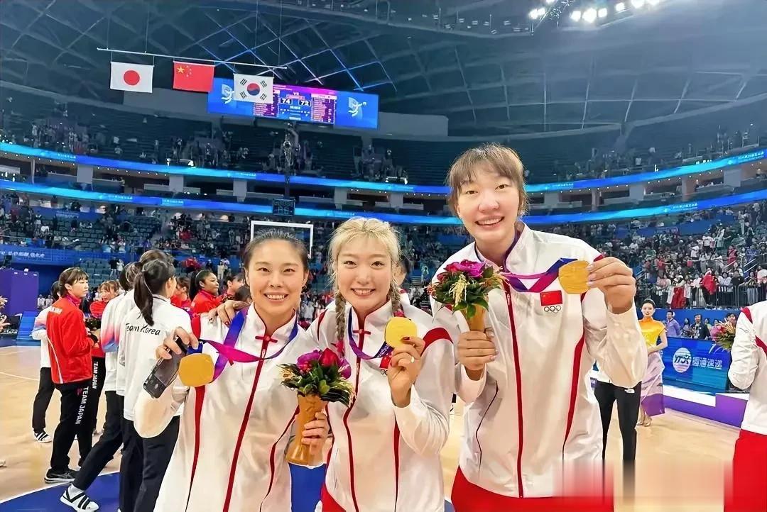 实话实说，中国女篮综合实力能达到世界级的仅此3人（现役）：

1、韩旭  中锋 