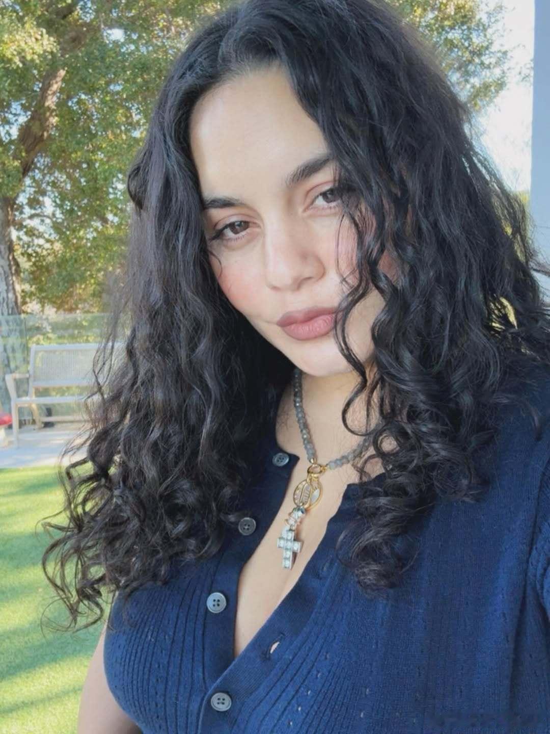 Vanessa Hudgens凡妮莎哈金斯分享新私照，妮莎表示最近都没怎么发自拍