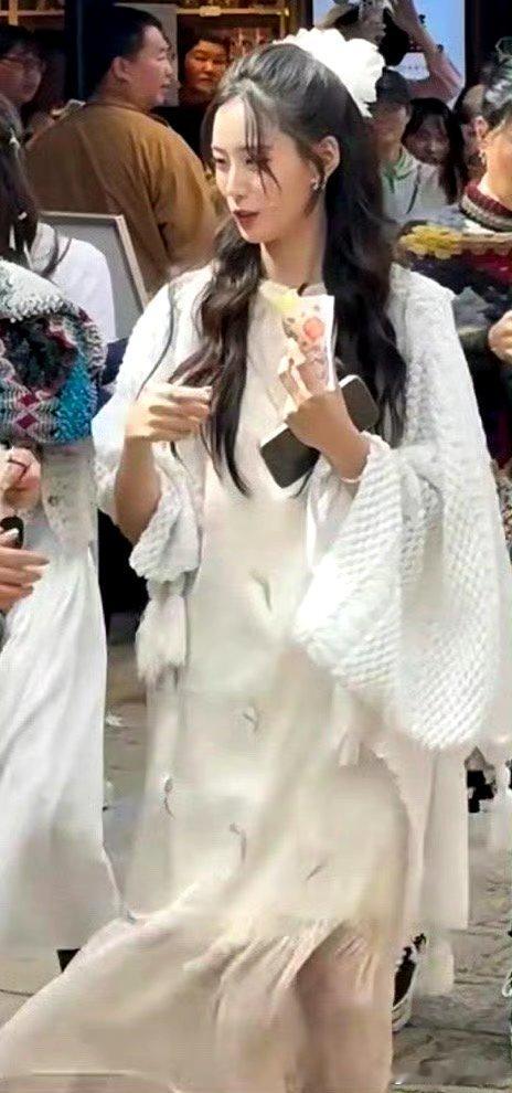 #黄子韬 求婚#又幸福了哥期待你直接甩一个结婚证给我们看看 ​[doge] ​​