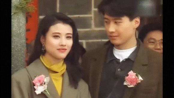 《今生无悔》里的沈文薏，温柔甜美，清丽优雅，是多少男人的梦想伴侣。那年的你还不到